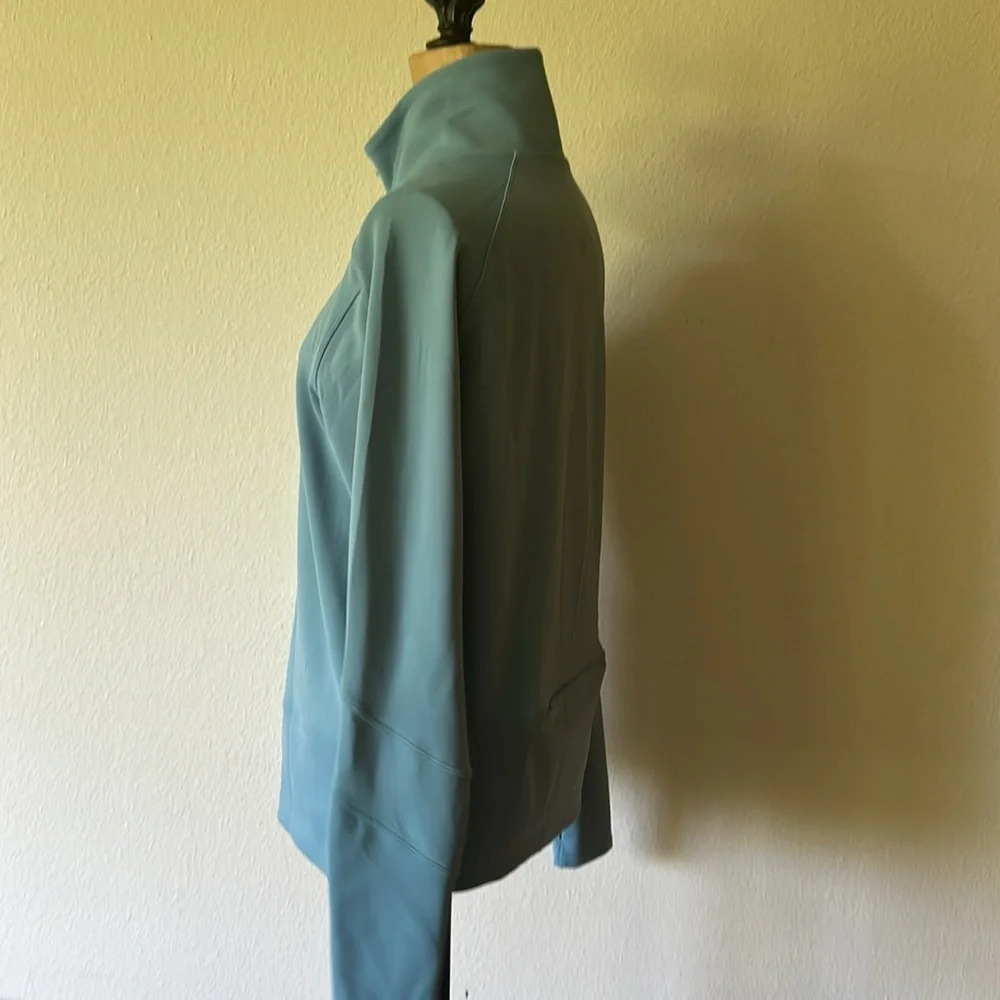 Lululemon sz M Run To Reset 1/2 zip in Aqua smoke great pre owned condition - Picture 6 of 16